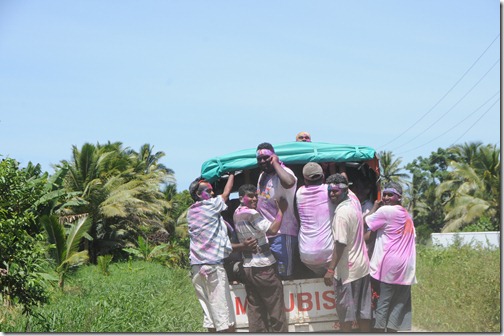 Discovering the traveling Holi band